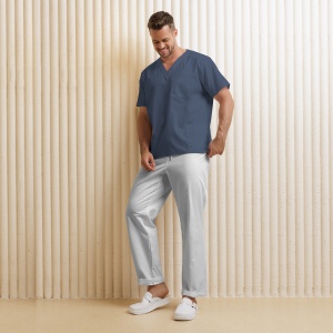 Uniformă medicală KULT bărbați– Bluza albastru nocturn & pantalon alb din material poplin