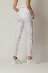Uniformă medicală Nora cu jachetă mânecă scurtă și pantaloni jogger-Alb - Img 8