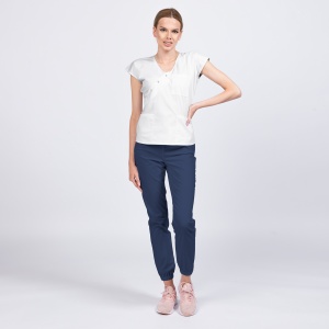 Uniformă medicală DOLL pentru femei – Bluza albă și pantalon jogger albastru nocturn, material stretch