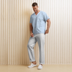 Uniformă medicală KULT bărbați– Bluza azur pal & pantalon alb din material poplin