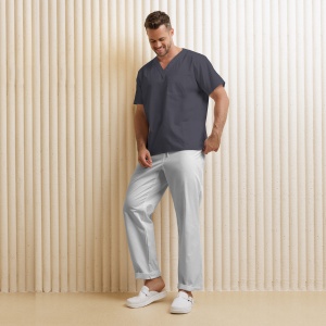Uniformă medicală KULT bărbați– Bluza bleumarin & pantalon alb din material poplin