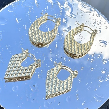 Cercei Triangle din Inox placati cu AUR 18K - Img 2
