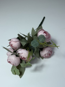 Buchet ranunculus 7 capete cu eucalipt - roz