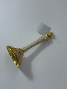 Microfon alb dantelat 18 cm - Alb cu auriu - Img 2