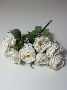 Buchet alb cu trandafiri