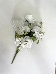 Buchet cu trandafiri albi