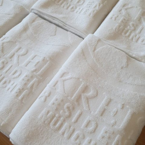 Prosop bumbac cu logo-ul tau personalizat în țesătură - în relief