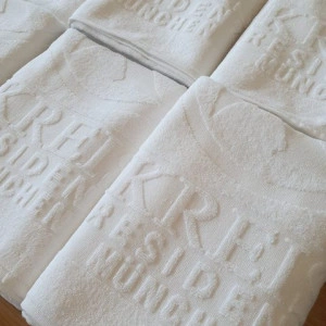 Prosop bumbac cu logo-ul tau personalizat în țesătură - în relief