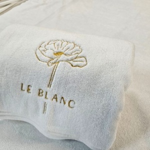 Broderie prosop Le blanc