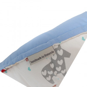 Baby Nest Deluxe - Confort și Magie într-un Cuib Cu Imprimeu de Căluți