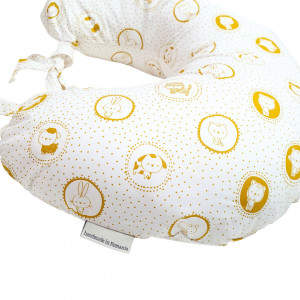 Pernă de alăptare și suport Confort model alb cu print animaluțe galbene