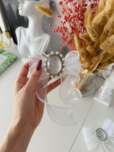 Brosa cu funda organza cu perle rasfirate cu desen sau poza - Img 3