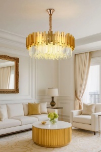 Candelabru auriu cu cristale, design modern și elegant pentru living