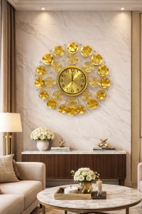 Ceas de perete metalic auriu cu flori decorative