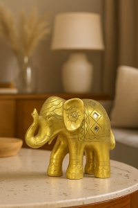 statuetă elefant auriu decorat cu modele geometrice, simbol al prosperității