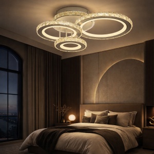 Lustră LED modernă cu cercuri cristaline și iluminare caldă, ideală pentru living sau dormitor