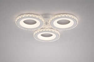 Lustră LED modernă cu trei cercuri luminoase și cristale acrilice, perfectă pentru un dormitor elegant și iluminat uniform