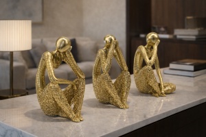 Set statuete decorative Nu aud Nu văd Nu vorbesc, figurine simbolice din rășină cu finisaj auriu, decor modern și semnificație profundă