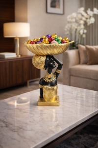 Statuetă africană decorativă cu suport în formă de frunză, simbol al eleganței, culturii africane și armoniei naturale