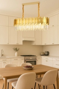 Candelabru auriu rectangular modern cu cristale, design suspendat pentru dining sau living.