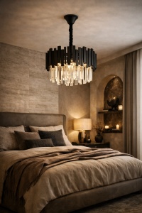 Candelabru modern negru cu cristale transparente, suspendat, design elegant pentru living sau dining