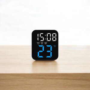 Ceas digital cu afișaj LED, temperatură și alarme multiple, pentru perete sau masă, design modern compact