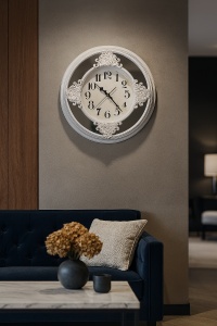 Ceas vintage elegant alb cu ramă barocă și oglinzi laterale