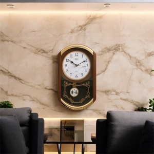 Ceas de perete vintage cu pendul decorativ, design clasic cu cadran mare și detalii aurii elegante, perfect pentru decor interior