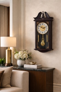 Ceas pendul vintage pentru perete, model clasic cu cadran alb și ornamente aurii