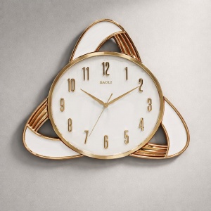 Ceas de perete modern auriu cu design geometric elegant pentru living
