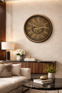 Ceas de perete vintage cu cifre romane și mecanism decorativ tip antic, design rustic pentru decor interior