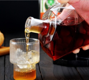 Decantor de Vin Design Geometric tip Diamant cu Suport - "Varsen" - Img 5