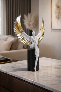 Statueta inger cu aripi alb-aurii, decor modern elegant pentru interior