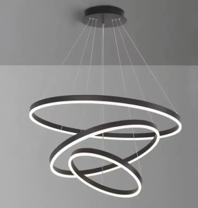Lustră LED suspendată modernă, cu trei inele luminoase concentrice în design geometric