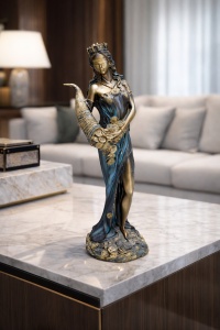 Cornul abundenței decorativ, statuetă simbol al prosperității și norocului