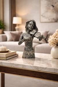Statueta decorativa femeie cantand la vioara, sculptura artistica stil vintage