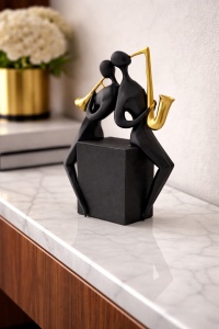 Figurina decorativa cu 2 cantareti jazz si instrumente suflatoare