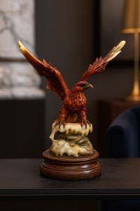 Figurină decorativă vultur din rășină, simbol al forței și libertății
