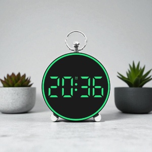 Ceas digital rotund cu afișaj LED verde și design modern, ideal pentru birou sau dormitor