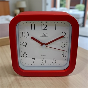Ceas de birou pătrat cu design minimalist, ramă rosie și mecanism quartz, potrivit pentru apartamente, birou , masa