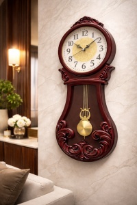 Ceas de perete vintage cu pendul si design elegant din lemn
