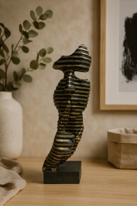 Statuetă decorativă modernă, formă artistică abstractă reprezentând liniștea și introspecția