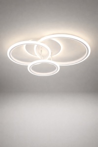 Lustră LED modernă cu design în cercuri împletite, ideală pentru dormitoare și livinguri elegante, oferind lumină uniformă și un aspect minimalist