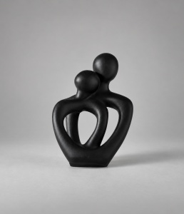 Statuetă Decorativă Cuplu Abstract în Îmbrățișare - "Nerio"