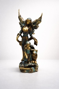 Statueta Inger Protector cu Doi Copii - "Valenira"
