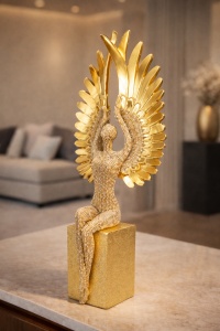 Statueta inger cu aripi aurii, decor modern elegant pentru interior