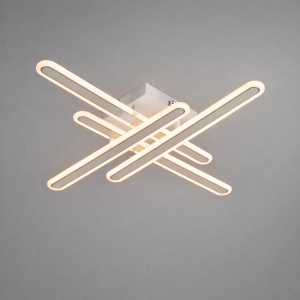 Lustră LED modernă cu bare luminoase încrucișate și design minimalist, iluminând uniform