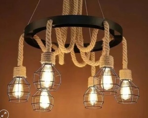 Lustră rustică cu frânghie și abajururi metalice, iluminat decorativ vintage pentru living sau dining
