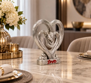 Statuetă Decorativă Două Mâini Împreunate în Inimă cu Mesaj Love - "Kervio" - Img 3
