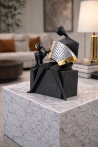 Statueta decorativa acordeonist cu copil, figurina moderna artistica pentru living